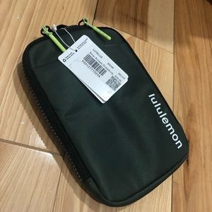 NWT Lululemon Easy Access Crossbody Green